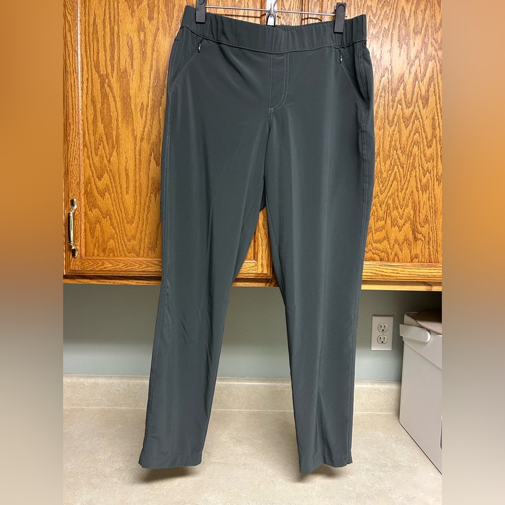 Women’s Kuhl slate gray jogger pants size medium